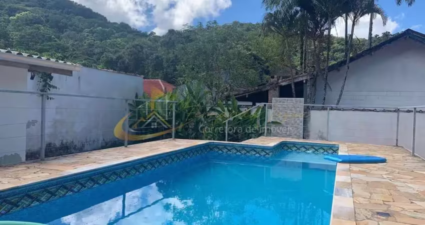 Casa á venda - 3 dormitórios, piscina, condomínio fechado verde mar , cocanha - caraguatatuba-sp