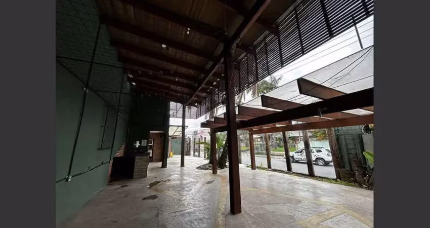 Ponto comercial e 2 banheiros à venda, 256 m² centro de caraguatatuba-sp