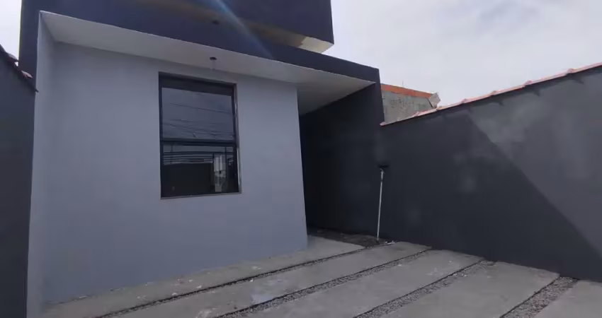 Casa a venda com 2 dormitórios e suíte , rua asfaltada , caraguatatuba-sp