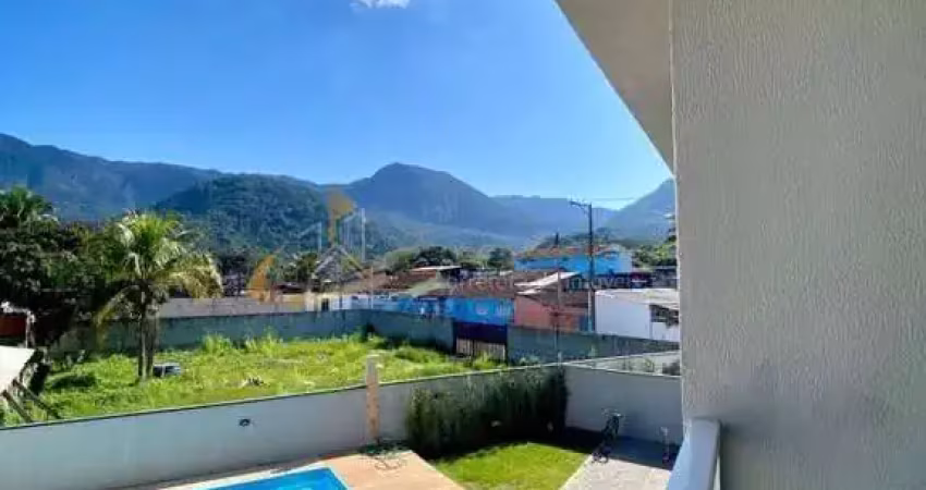 Casa nova com piscina a 300 metros da praia do massaguaçu