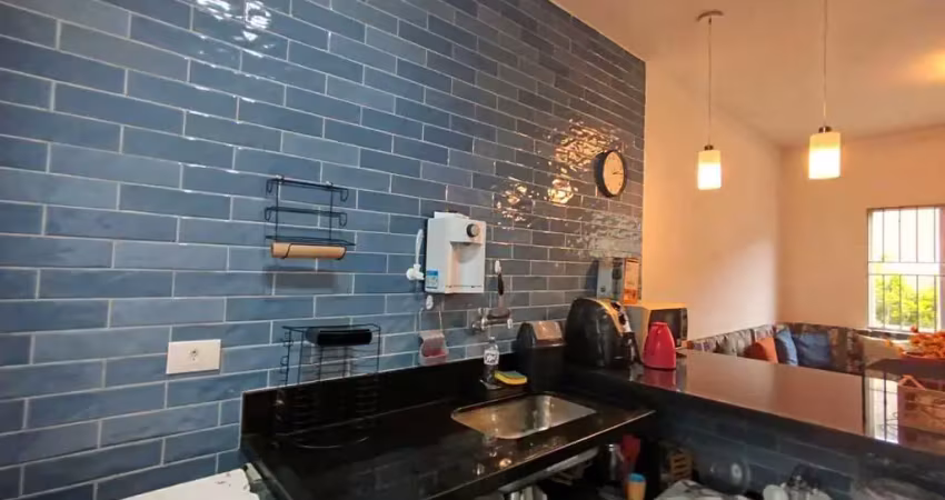 Casa em condomínio mobiliada  500 metros da prainha e praia martim de sá