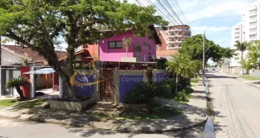 Sobrado à venda no bairro indaiá em caraguatatuba - com localização privilegiada.