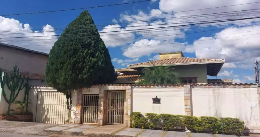 Casa para venda, tirol (barreiro), 3 dormitórios, 1 suíte, 4 banheiros, 5 vagas