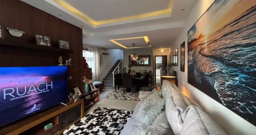 Linda casa em charitas triplex com  3 suítes para seu conforto