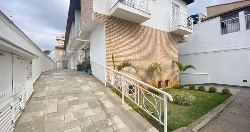 Lindo sobrado. 3 dormitórios. 1 suíte. 2 vagas de garagem. casa de condômino