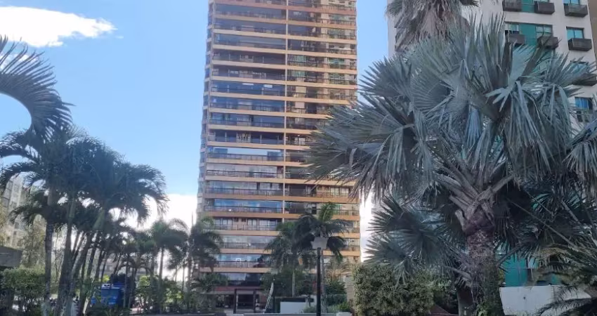 Apartamento com design contemporâneo em condomínio frontal mar