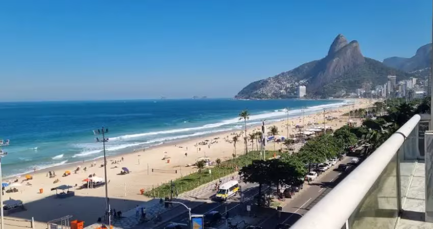 Cobertura linear no quadrilátero de frente para o mar com vista do arpoador ao leblon