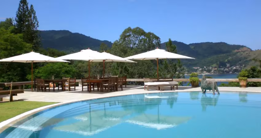 Refúgio em meio a natureza paradisíaca em mangaratiba