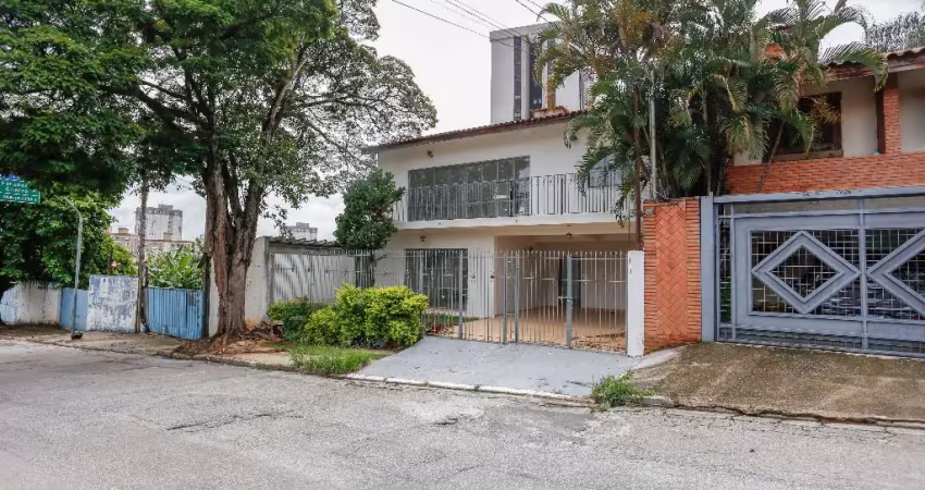 Casa com 4 quartos (1 suíte) e 350.m² de área construída à venda no jd. europa