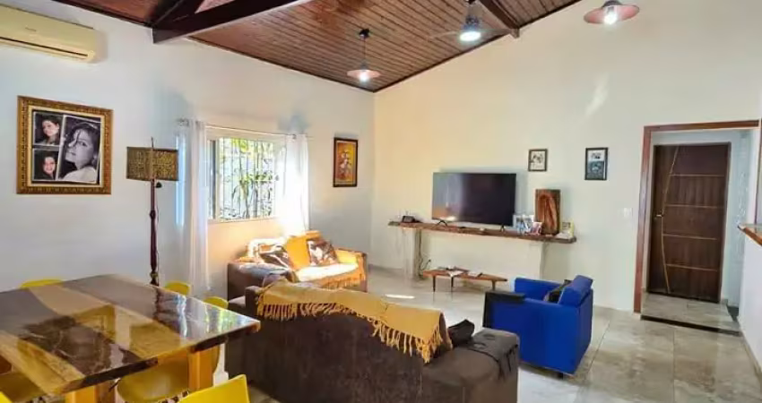 Casa ampla com suíte e 4 vagas – lameirão, guarapari/es