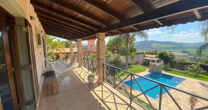 Casa no jardim esplanada com 3 quartos, quintal grande e piscina