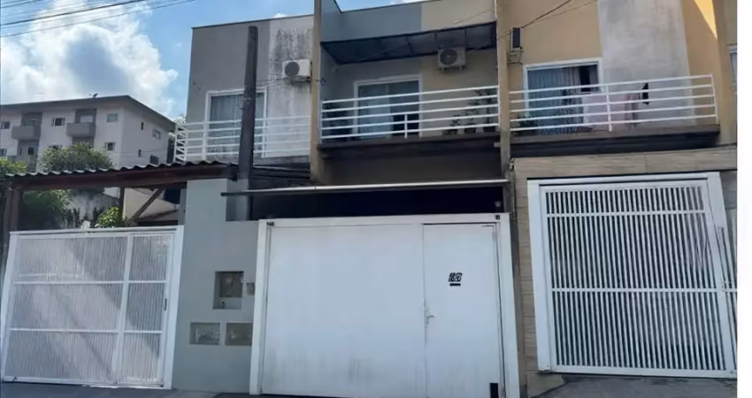 Casa com 2 quartos à venda no Petrópolis, Joinville 