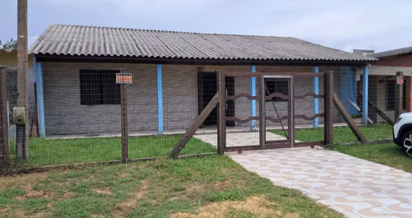 Linda casa com piscina em cidreira a uma quadra do mar, excelente localização