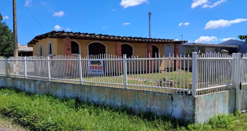 Linda casa no centro de cidreira com 3 dormitórios a 500 metros da concha acústica .(estuda entrada e parcelamento direto)