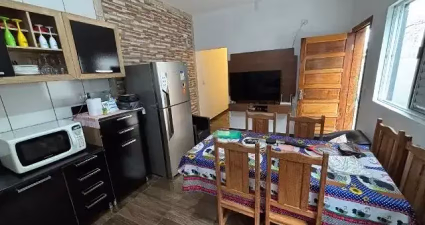Linda casa à venda com estrutura para construir mais um sobrado