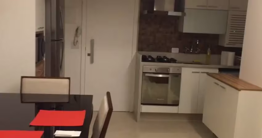 Copacabana - apartamento reformado de 50m. 1 quarto suíte.