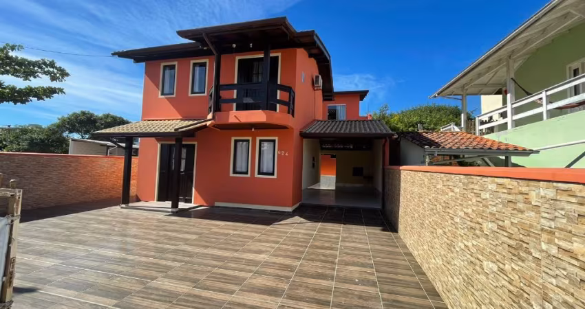 Vendo casa com 2 aptos na pinheira