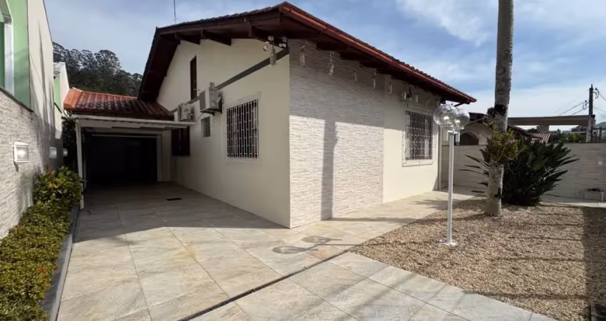 Casa com 3 quartos à venda na Rua Dom Wilsom Laus Schmidt, 200, Córrego Grande, Florianópolis