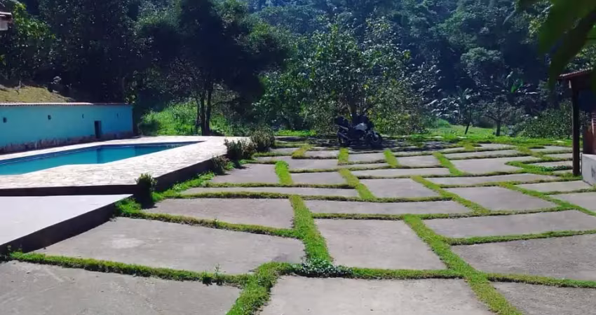 Lindo sítio a venda em duque de caxias-rj. super conectado a natureza.