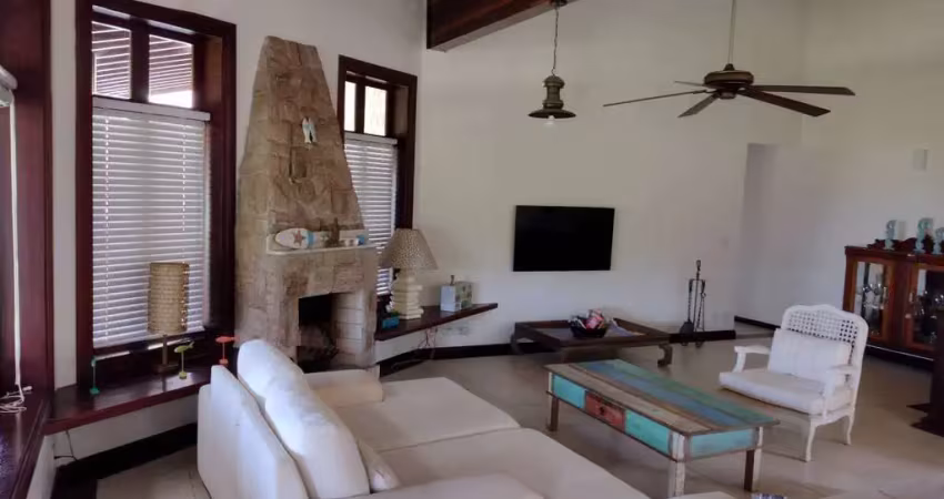 Magnifica casa frente mar - com 6 dormitórios à suítes - lagoinha - ubatuba
