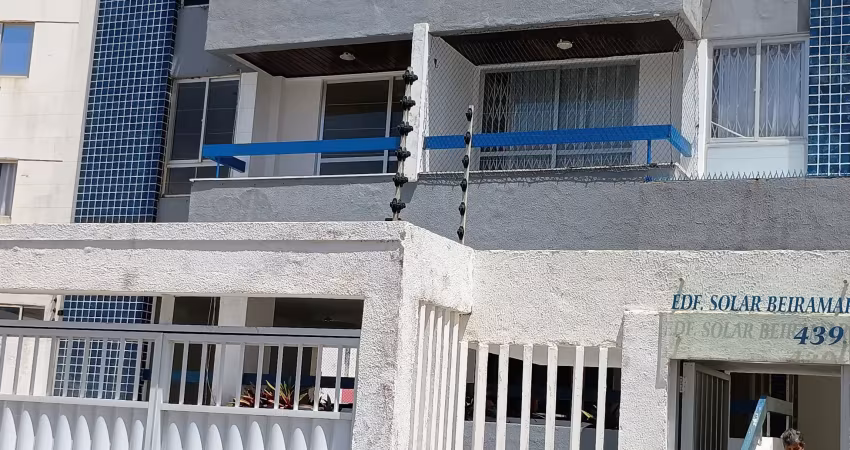 Apartamento espaçoso com 2/4, sendo uma suíte + dep. , costa azul- salvador/ba