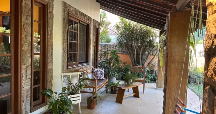 Casa em condomínio fechado com 4 quartos à venda na Rua Mário Albuquerque, Barra da Tijuca, Rio de Janeiro