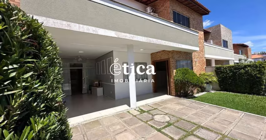 Casa em condomínio fechado, duplex, com 210m² e 4 suítes