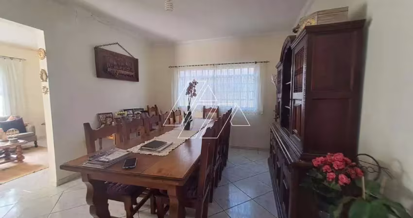 Casa bem localizada na região central de marília/sp