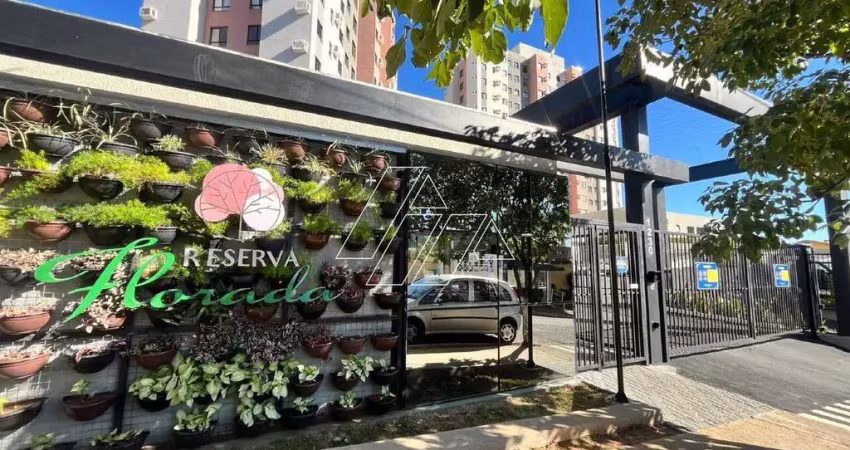 Apartamento com excelente localização no bairro dividido em 02 dormitórios com piso laminado, 01 sala, 01 cozinha, 01 banheiro social.