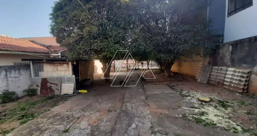 Casa com 3 quartos, 1 suíte e amplo quintal para locação próxima ao colégio bezerra de menezes