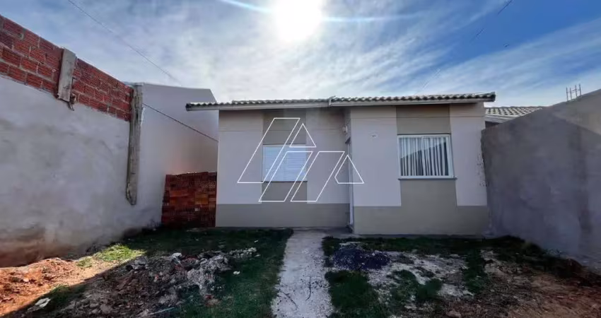 Ótimo imóvel com sala, cozinha, copa, 2 dormitórios, 1 wc social, área de serviço, quintal e 2 vagas de garagem.