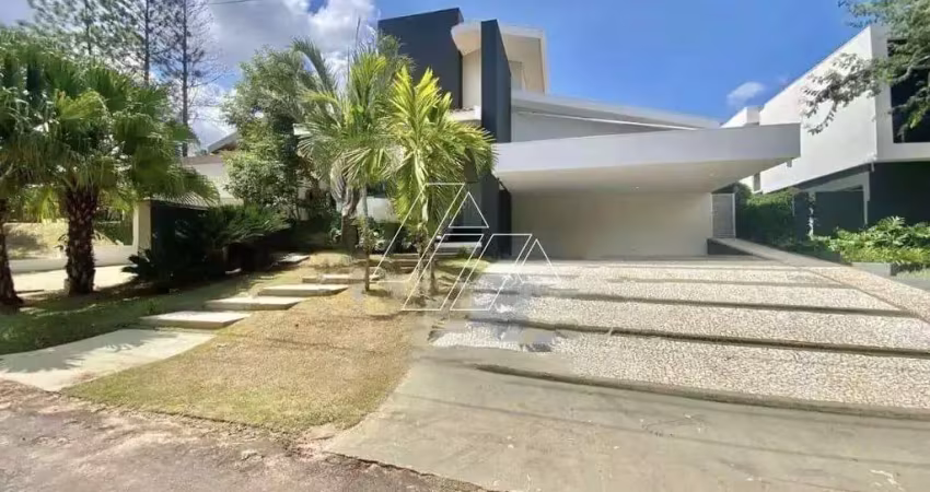 Casa de alto padrão com 4 suítes, área gourmet e garagem para 4 veículos à venda