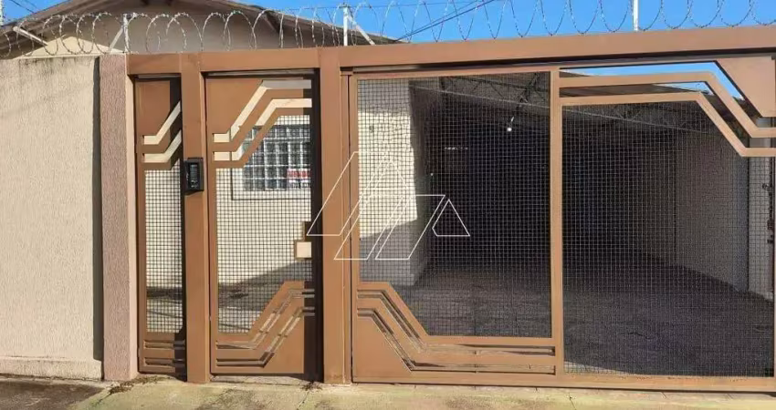 Casa com 3 quartos e quintal com parreira de uva à venda na zona sul de marília