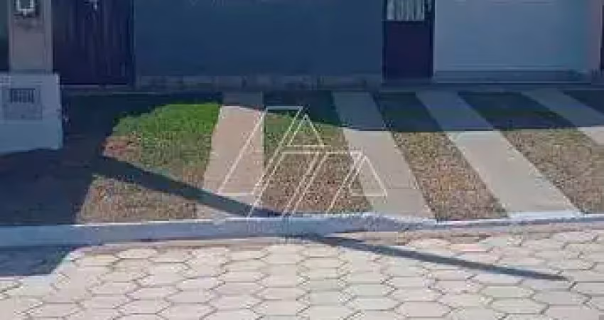 Casa com 2 quartos, possibilidade para 3º, garagem para 2 carros e terreno de 155 m²
