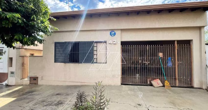 Excelente imóvel com sala, cozinha, 3 dormitórios 1 sendo suíte, 1 wc social próximo ao centro.