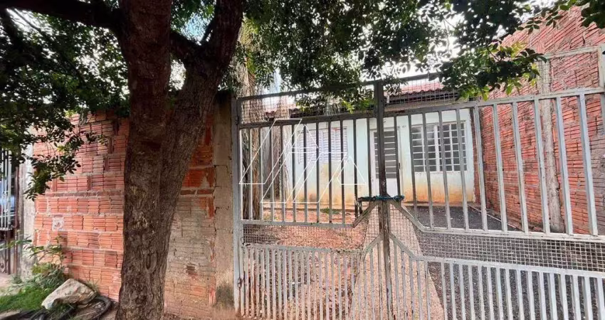 Residência com 2 quartos, sala, cozinha, área de serviço, quintal, garagem para 2 carros.