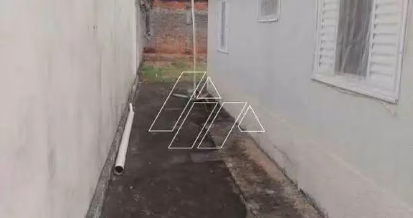 Casa à venda com 2 dormitórios em ótima localização