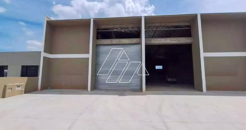 Barracão com 250 m², 2 banheiros e recuo para 4 carros no bairro vida nova maracá