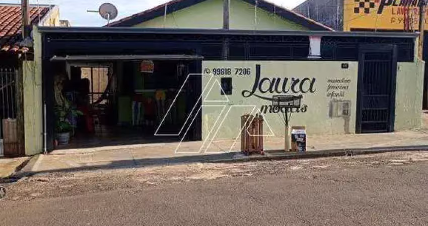 Casa com 3 dormitórios, 2 banheiros e área frontal e fundos