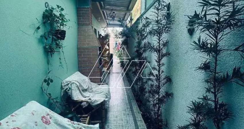 Casa de meio lote com 3 dormitorios sendo uma suite