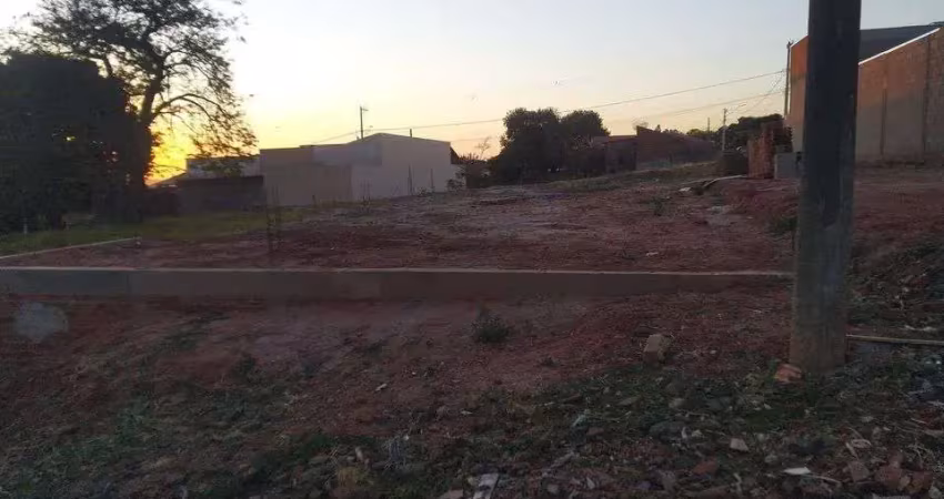 Terreno à venda no Jardim Cavallari, Marília 