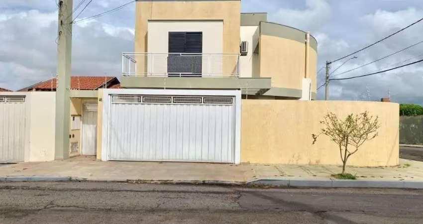 Sobrado com 3 dormitórios para alugar, 300 m² por r$ 4.500,00/mês - jardim acapulco - marília/sp