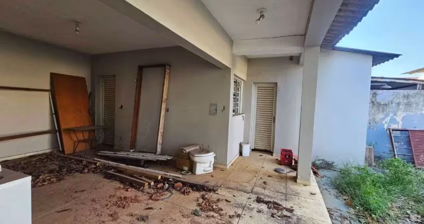 Sobrado com 4 quartos (1 suíte) e 2 vagas à venda ou para alugar em marília/sp