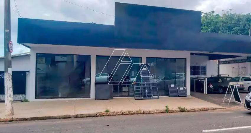 Salão comercial com 3 salas e pátio para 10 veículos à locação no somenzari – marília/sp