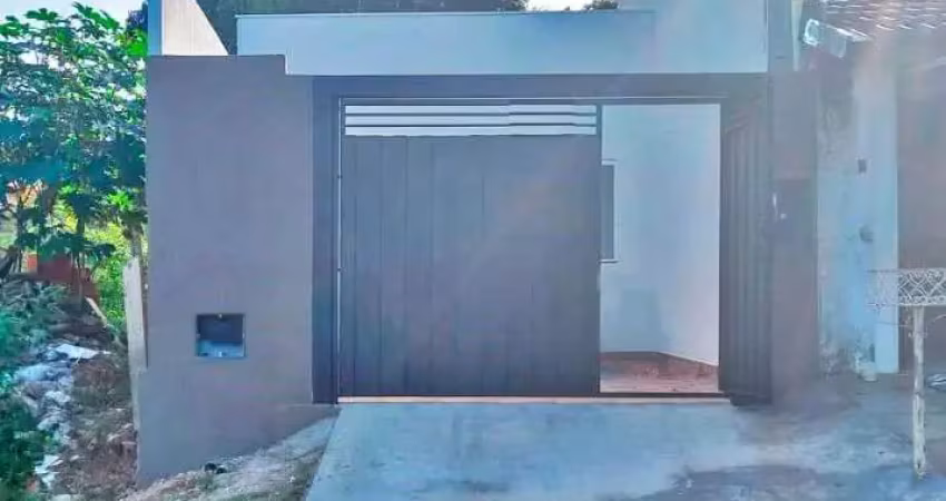 Móvel novo, conta com 2 dormitórios, wc social, sala com ótima iluminação natural, cozinha, área de serviço e quintal. garagem será entregue coberta,
