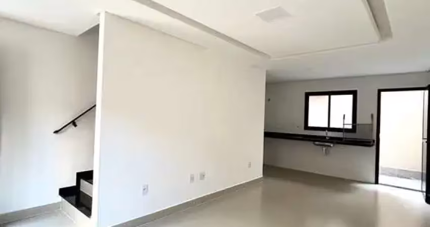 Casa em condomínio fechado com 2 quartos à venda na Avenida Dona Ophelia Caccerari Reis, 33, Aviação, Praia Grande