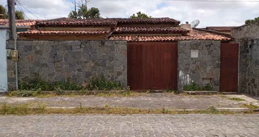 Casa na brasilia, rua exelente, tem uma casa no fundo. sao duas moradias,
