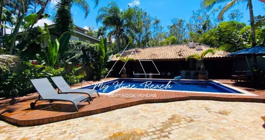 Belíssima casa à venda em condomínio na praia da baleia !