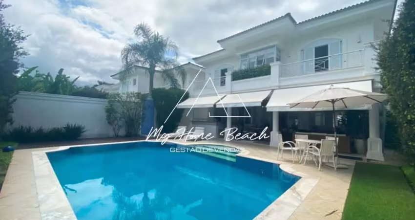 Casa dentro de condomínio disponível para venda na praia da baleia !