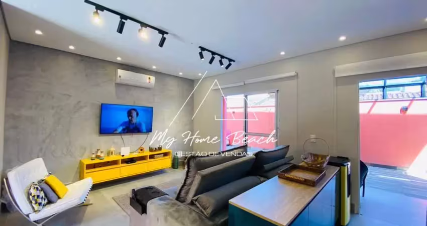 Casa dentro de condomínio fechado à 650 metros da praia !